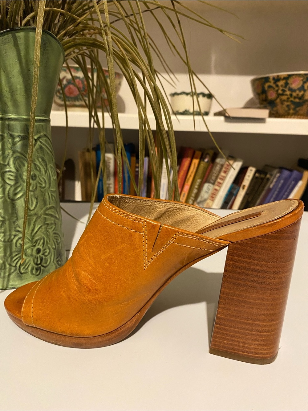 Frye Women's Open-Toe Leather Mule in Tan Brown size 8M EUC
